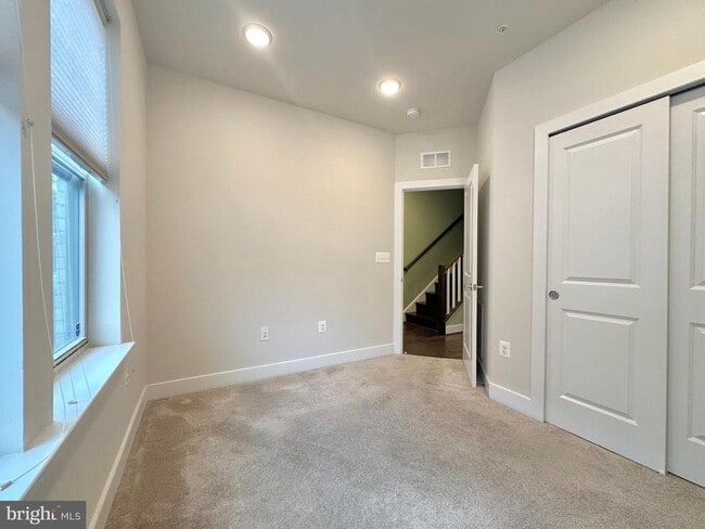 Building Photo - 1009 Rockwell Ave