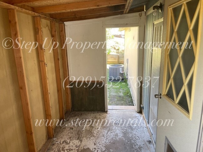 Building Photo - 2 Bedroom 2 Bath Manufactured Home With Wa...