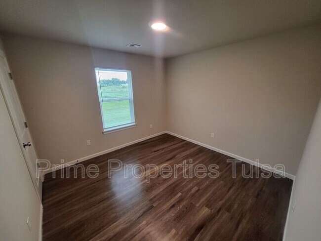 Building Photo - 1511 Rosewood Dr