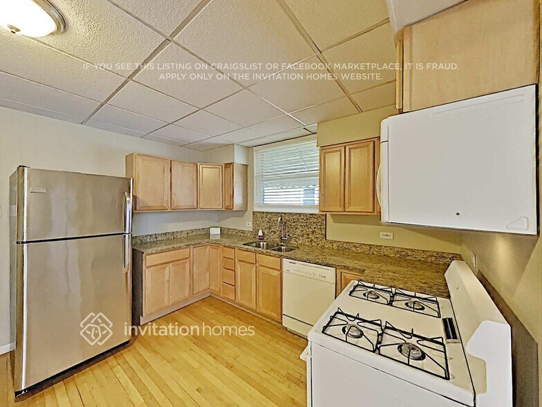 Building Photo - 7938 W Elmgrove Dr