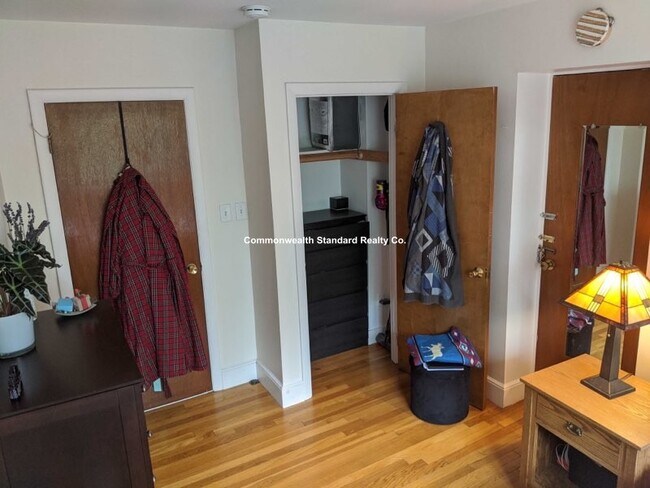 Building Photo - 199 Winthrop Rd