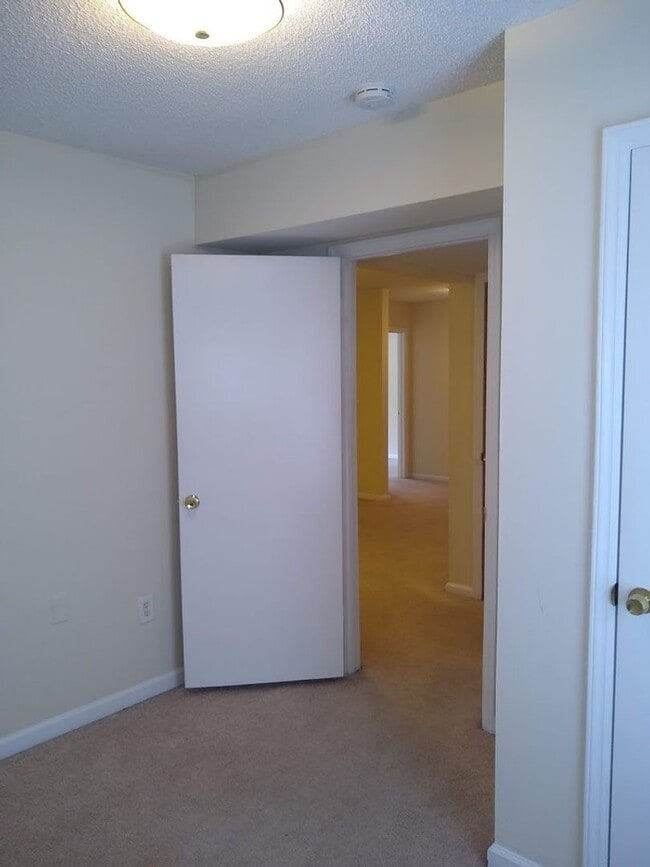 Building Photo - Chapel Hill/South Merritt Mill Road Apartment