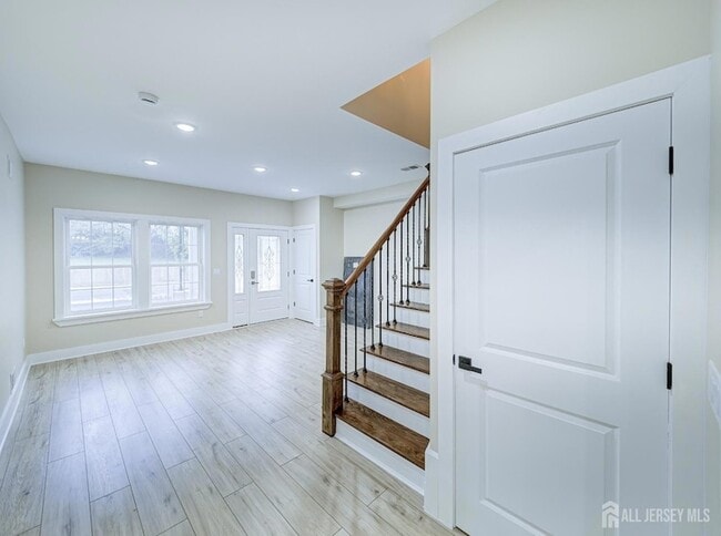 Building Photo - 8 Travers Ave