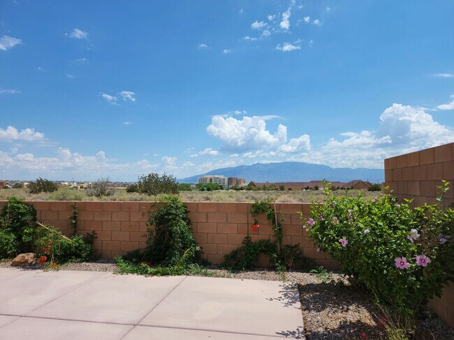 Building Photo - Modern 3-Bed, 2-Bath Home in Rio Rancho’s ...