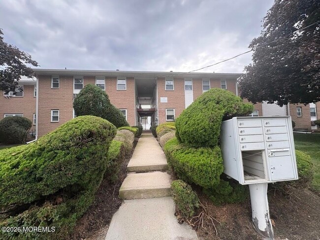 Building Photo - 601 Mistletoe Ave