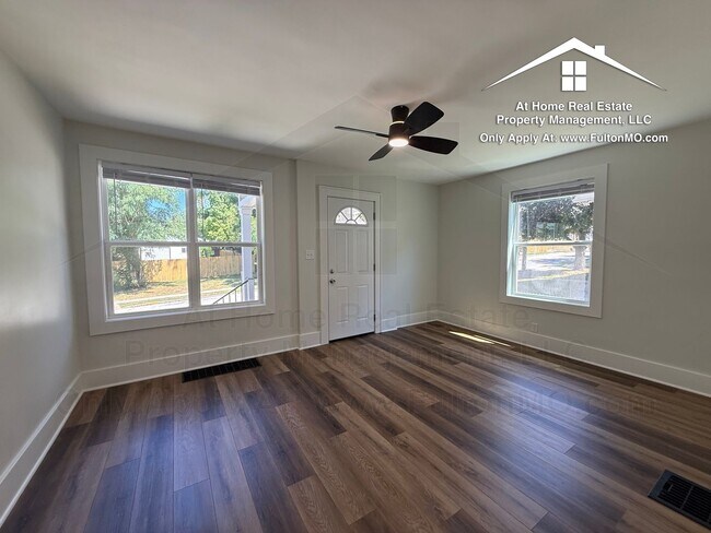 Building Photo - 210 W 6th St