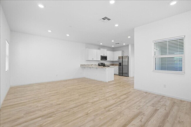 Building Photo - 1229 Rojo St