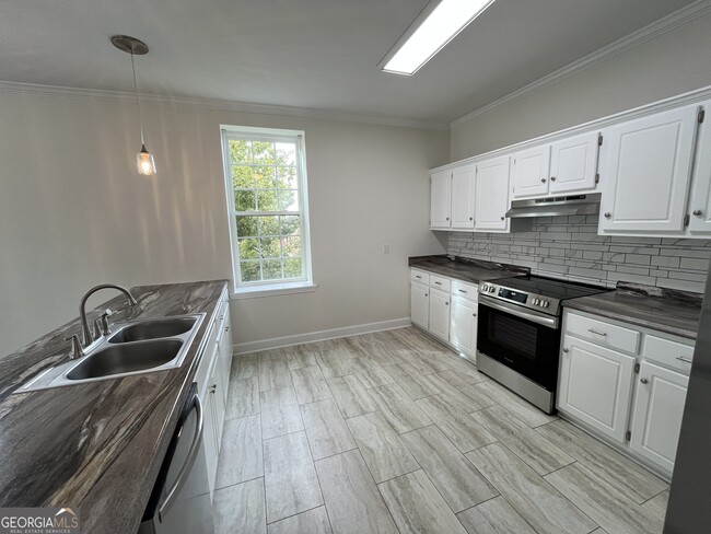 Building Photo - 65 E Main St