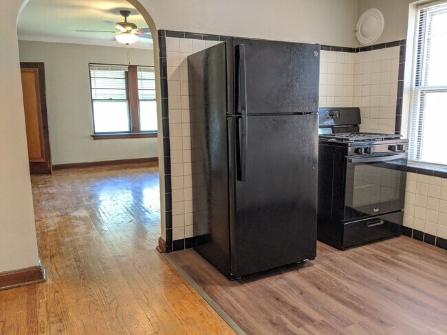 Building Photo - Tower Grove South - True 1 bedroom. Historic Charm