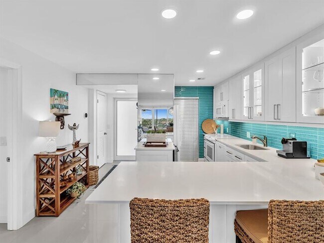 Building Photo - 3100 S Ocean Blvd