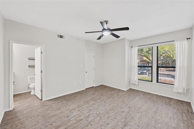 Building Photo - 3839 Dry Creek Dr
