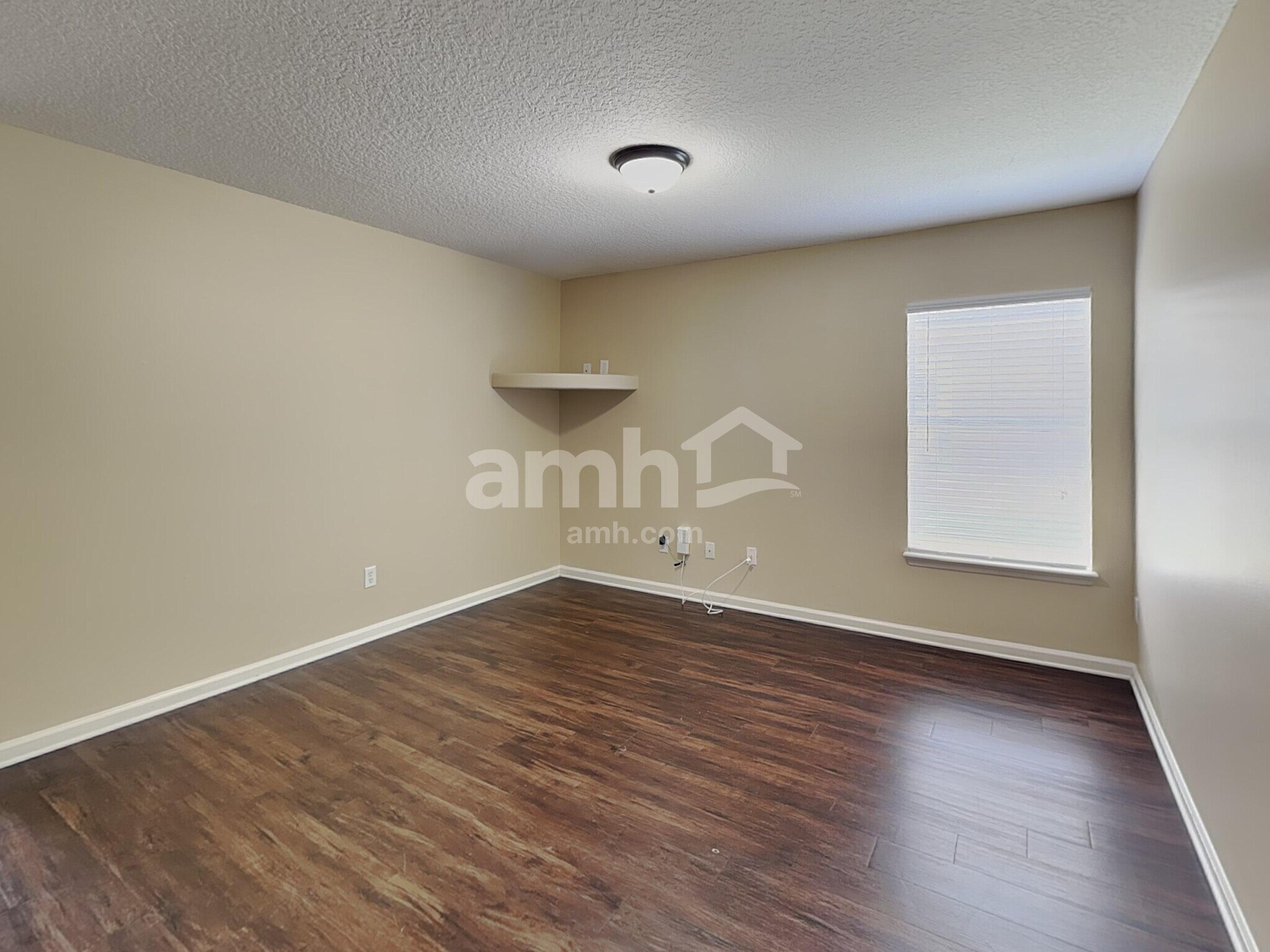 Building Photo - 705 Waterlily Way