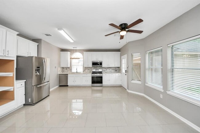 Building Photo - 1302 Raintree Cir