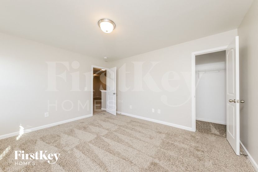 Building Photo - 3929 Creekmoore Dr