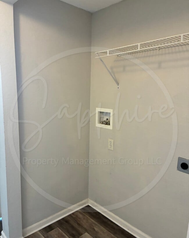 Building Photo - 5623 N Northwood Terrace