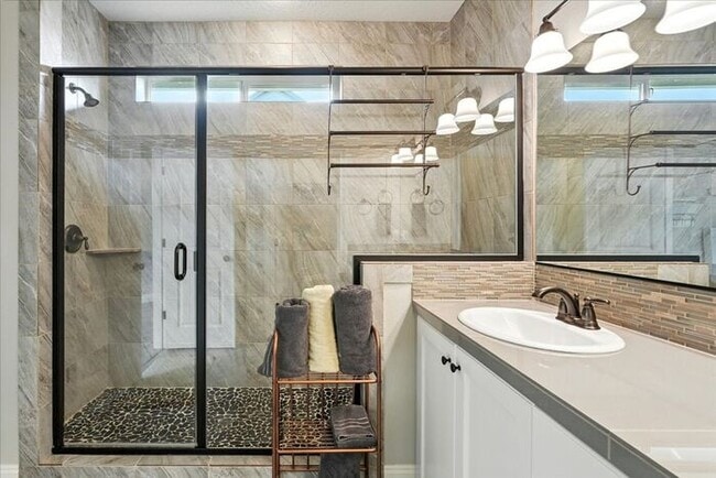Building Photo - Elegant 3-Bedroom Fully Furnished Home wit...