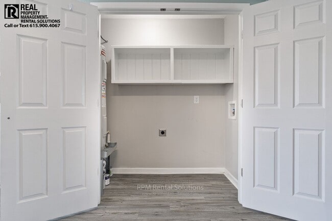 Building Photo - Amazing Smyrna 3BR townhome END-UNIT, just 1 mile from I-24!