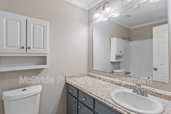 Building Photo - 4009 Royal Oaks Ct