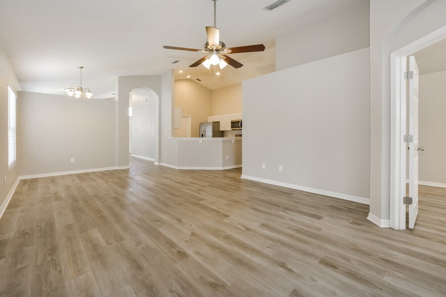Building Photo - 813 Rogers Ct