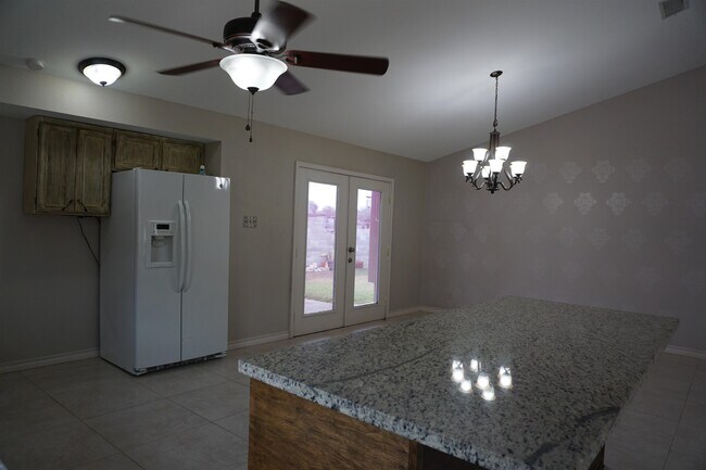 Building Photo - 8810 Crossway Dr