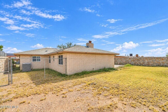 Building Photo - 6621 Mesa Grande Ave