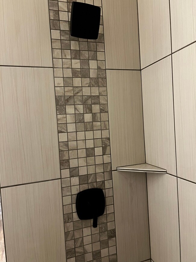 Building Photo - 100 Forest St