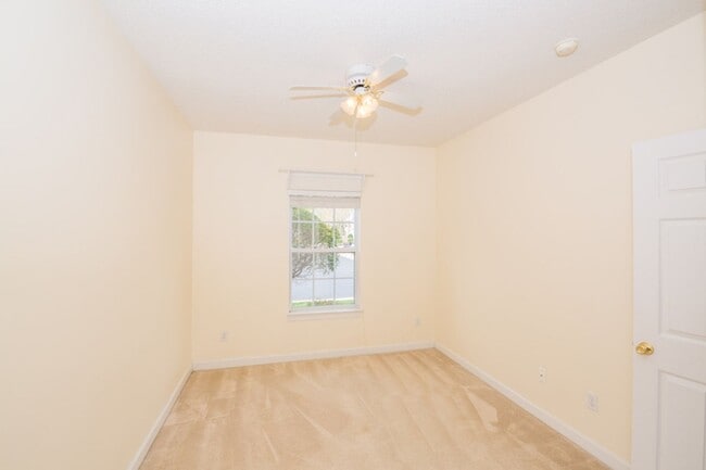 Building Photo - Beautiful Condo in Virginia Beach