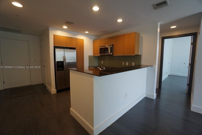 Building Photo - 1060 Brickell Ave