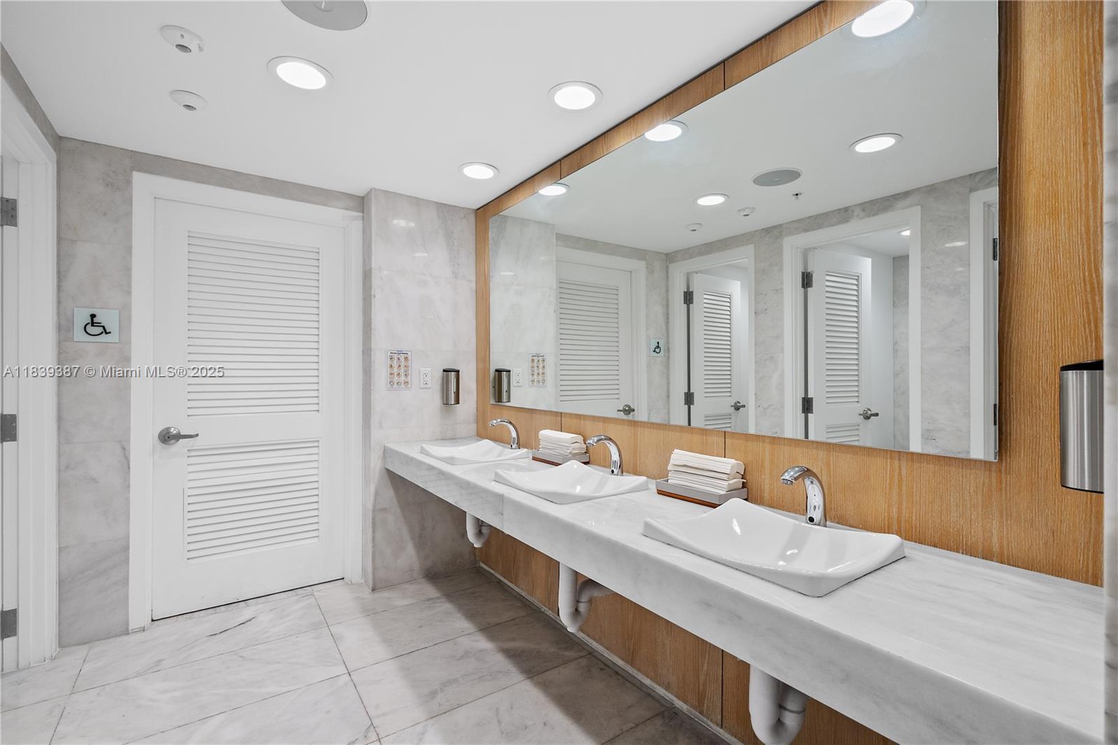Building Photo - 400 Sunny Isles Blvd