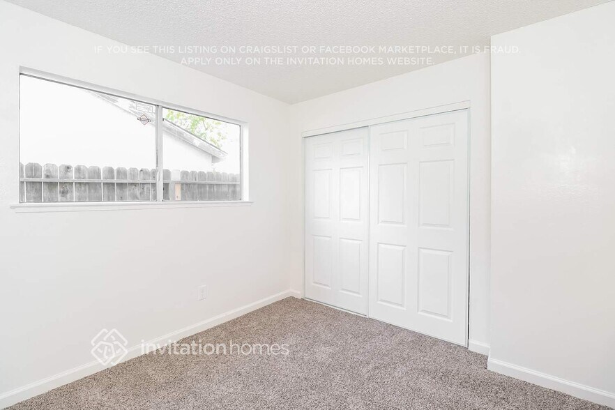 Building Photo - 10720 Paiute Way