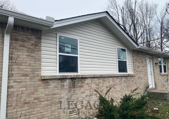 Building Photo - 7104 White Oak Dr