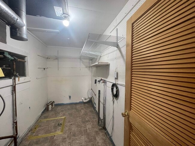 Building Photo - 7 Central Ave