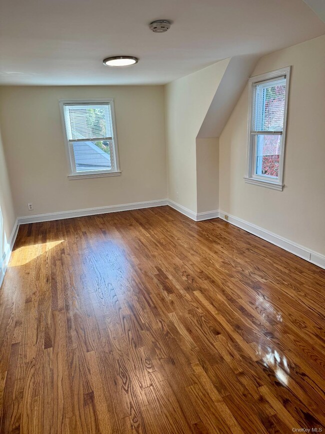 Building Photo - 29 N Long Beach Rd