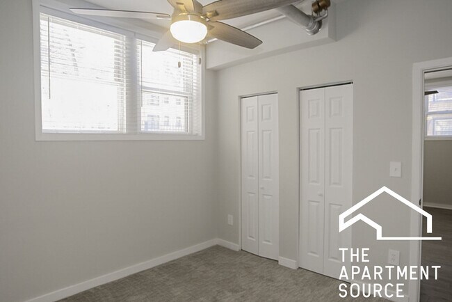 Building Photo - 3928 N Pine Grove Ave