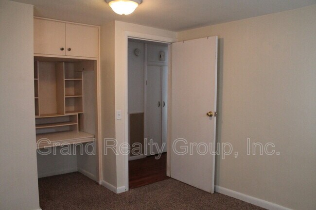 Building Photo - 880 Ferndale St
