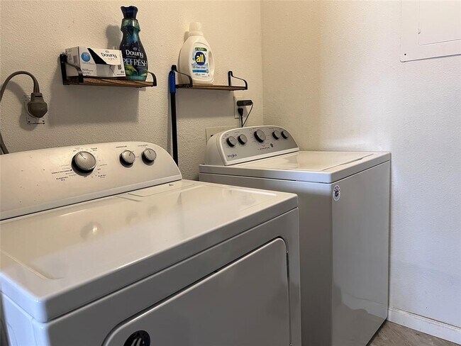 Building Photo - 5710 Signal Point