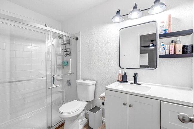 Building Photo - 3656 W Harvard Ave