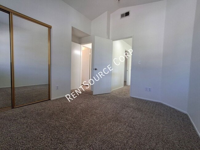 Building Photo - 30420 Yosemite Dr