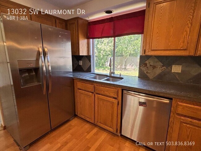 Building Photo - 13032 SW Laurmont Dr