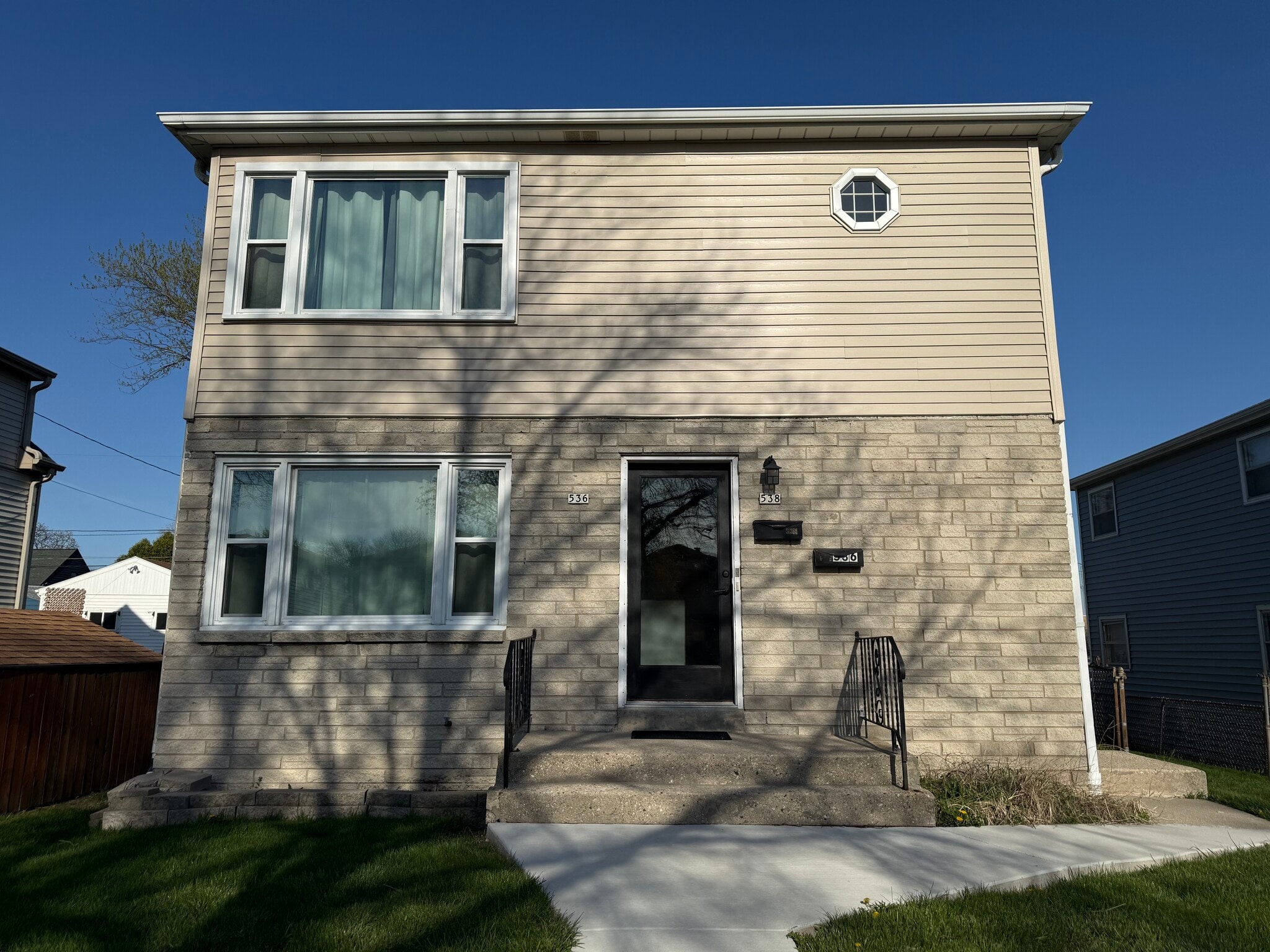 Building Photo - 536 S 74th St