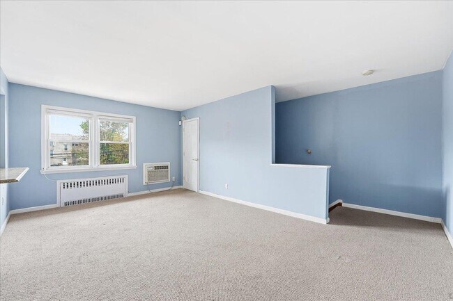Building Photo - 1400 70th St