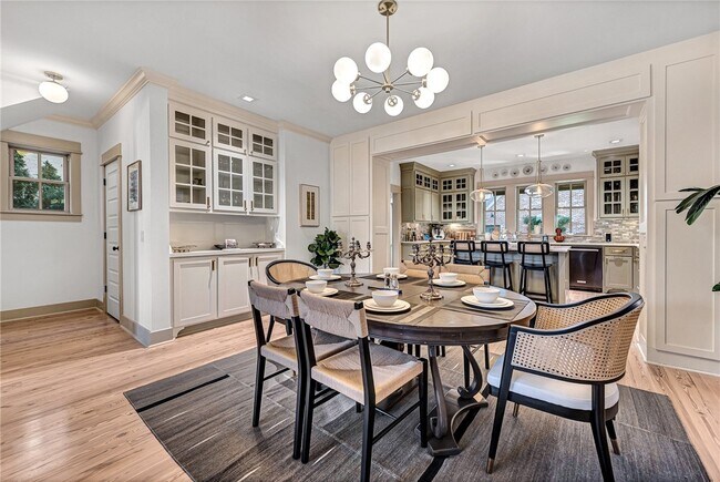 Building Photo - 242 SW D St