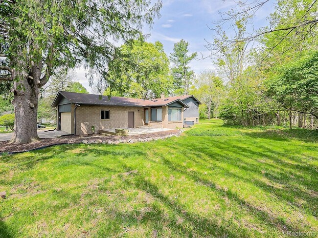 Building Photo - 7580 Thornwood St