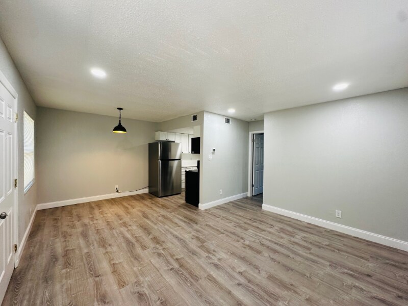 Building Photo - 618 93rd Ave N