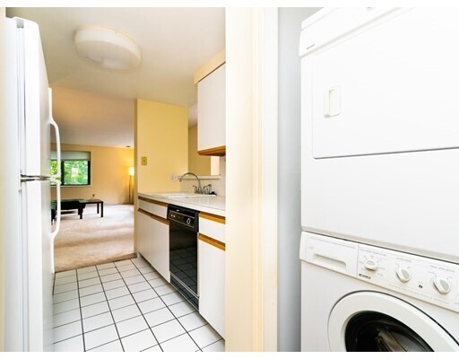 Building Photo - 1933 Commonwealth Ave