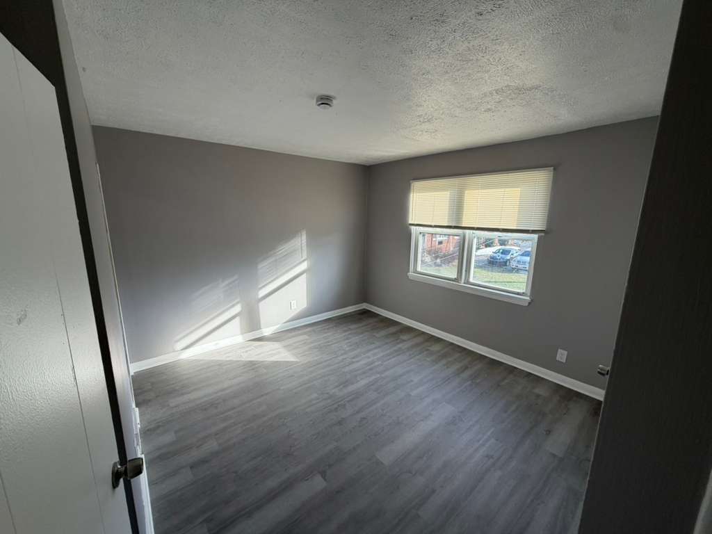 Building Photo - 1500 Luxor Rd