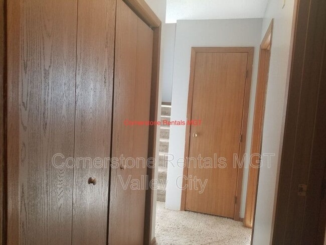 Building Photo - 918 9th Ave SE