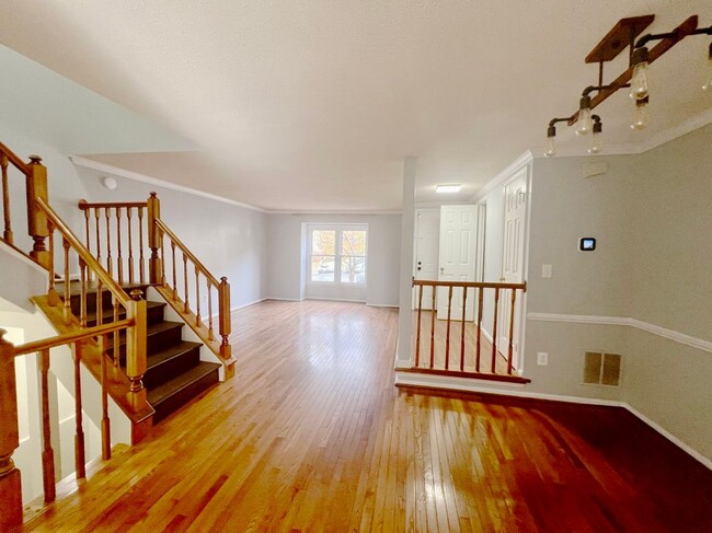 Building Photo - 11570 Hill Meade Ln