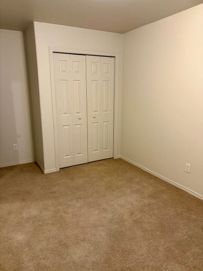 Building Photo - 3 Bed / 2.5 Bath Townhouse – Bozeman, MT  Price Reduced!