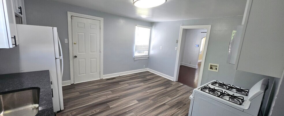 Fresh paint - 818 Coolidge St